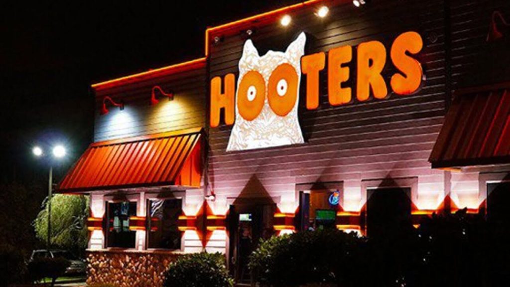 hooters military discount